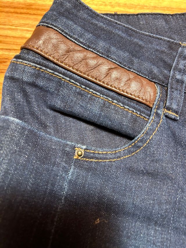 pantalones chica con adornos peil