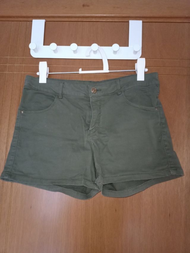 Shorts verde militar