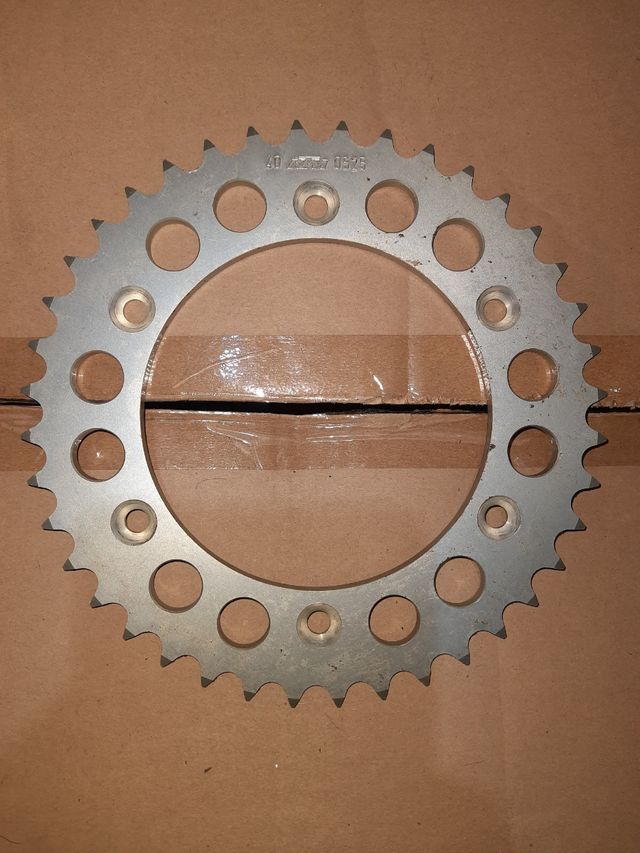 Corona moto 40 dientes