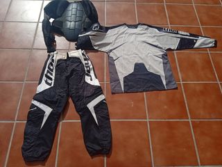 Equipación traje moto.