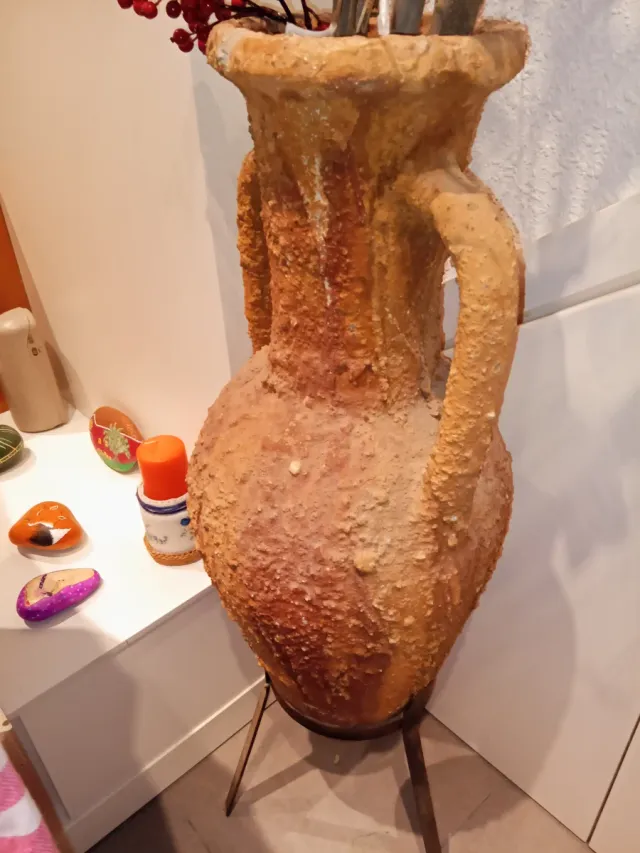 ANFORA ANTIGUA con regalo de otra pequeña