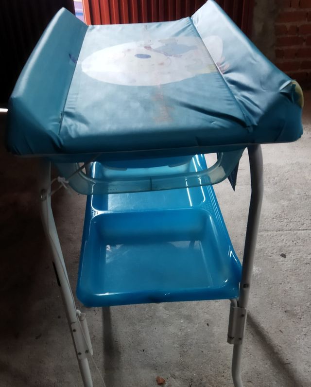 Cambiador con bañera y  con desague