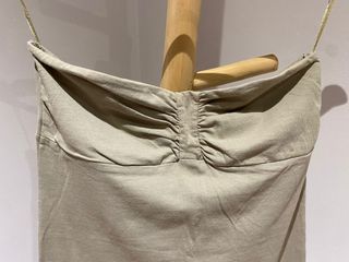 top sin tirantes negro y regalo el beige