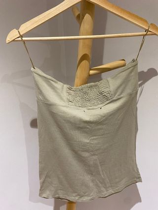 top sin tirantes negro y regalo el beige