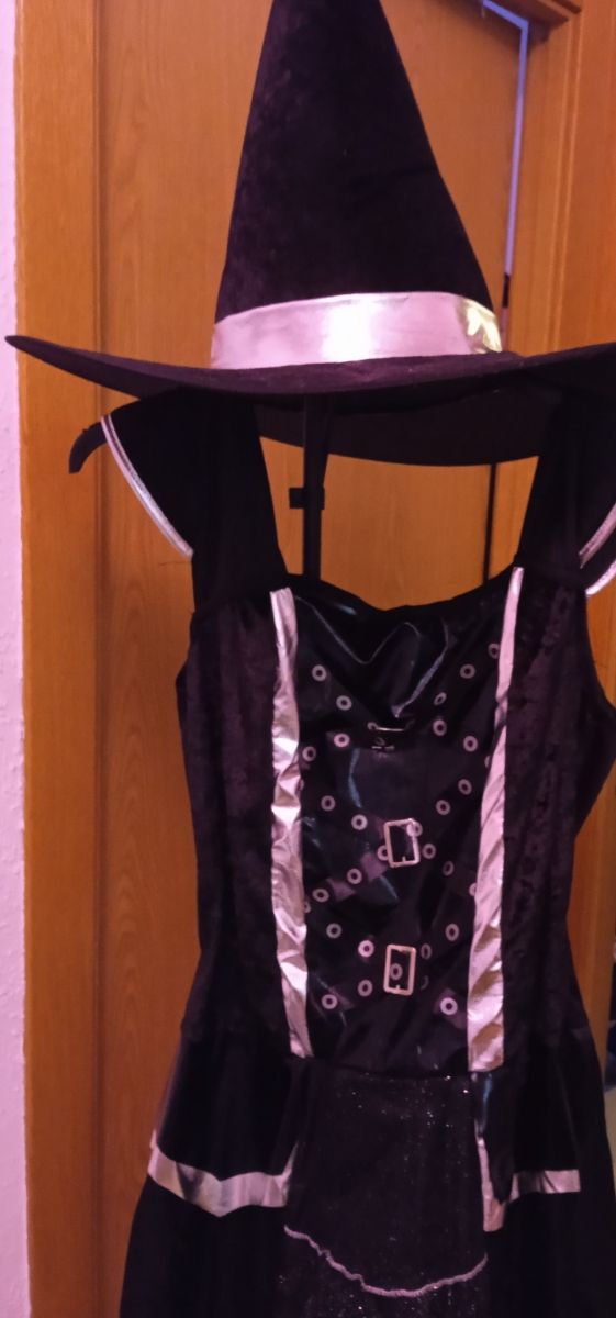 DISFRAZ de BRUJA+GORRO+TUTÚ.SIN ESTRENAR