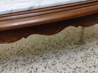 Mesa de centro de marmol y madera