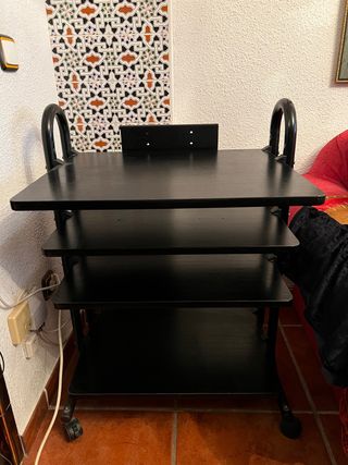Mesa escritorio para ordenador con ruedas negra