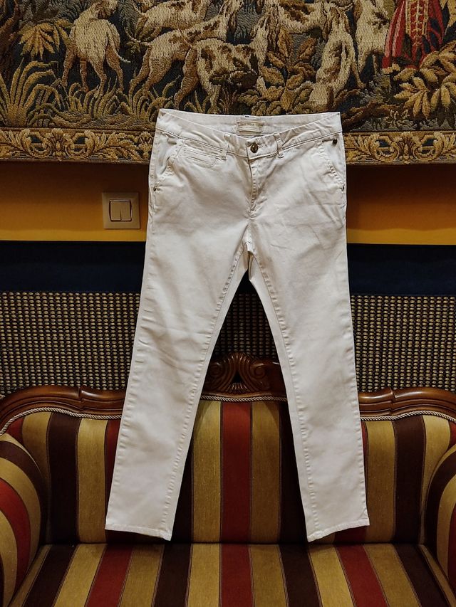Pantalón básico blanco con bolsillos 