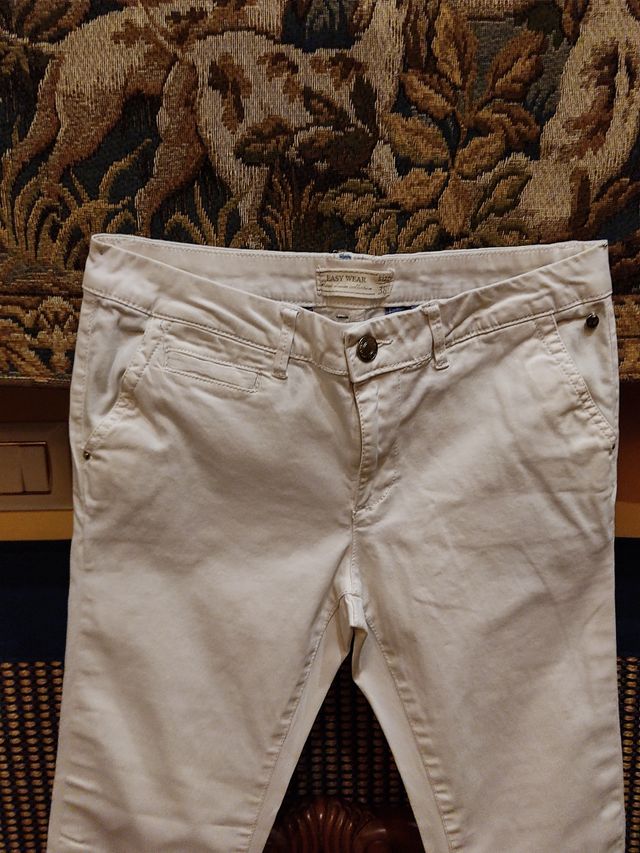 Pantalón básico blanco con bolsillos 