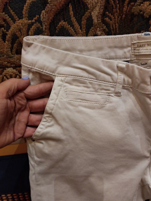 Pantalón básico blanco con bolsillos 