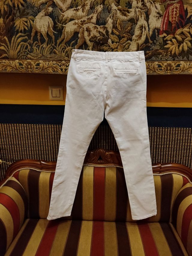 Pantalón básico blanco con bolsillos 