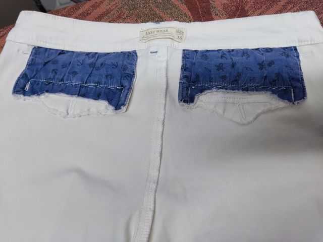Pantalón básico blanco con bolsillos 