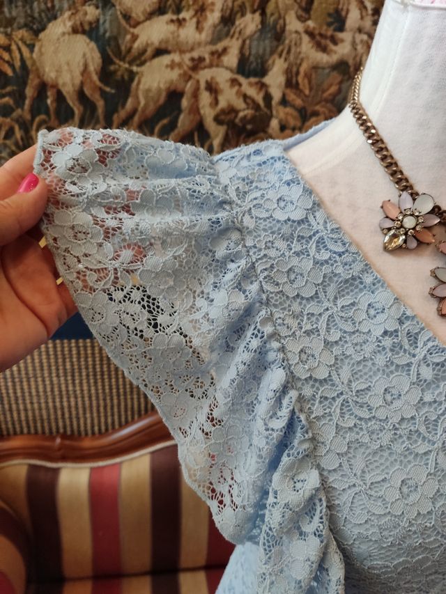 Vestido blonda azul con vuelo