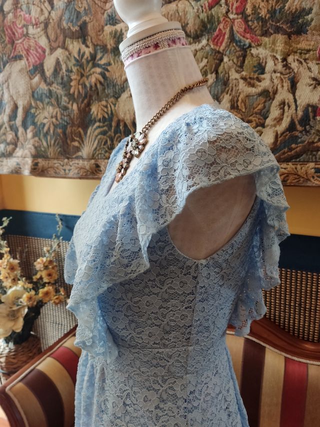 Vestido blonda azul con vuelo