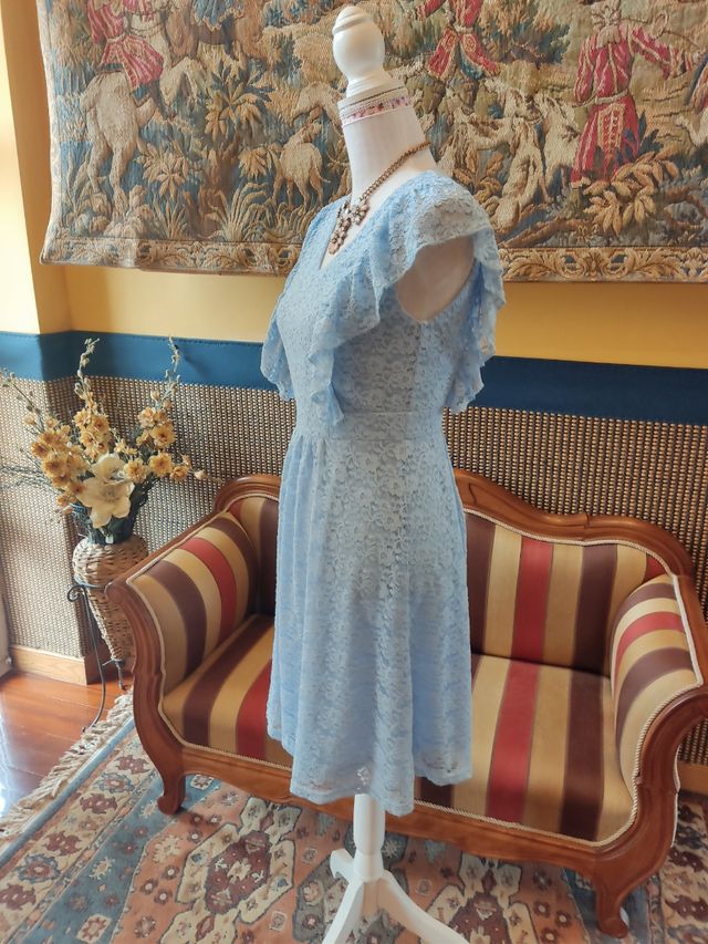 Vestido blonda azul con vuelo