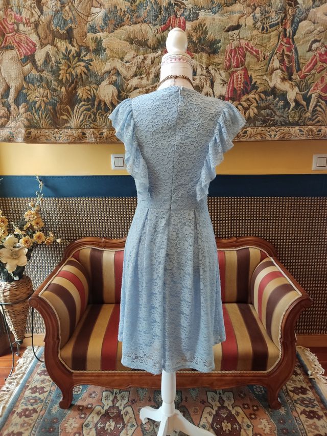 Vestido blonda azul con vuelo