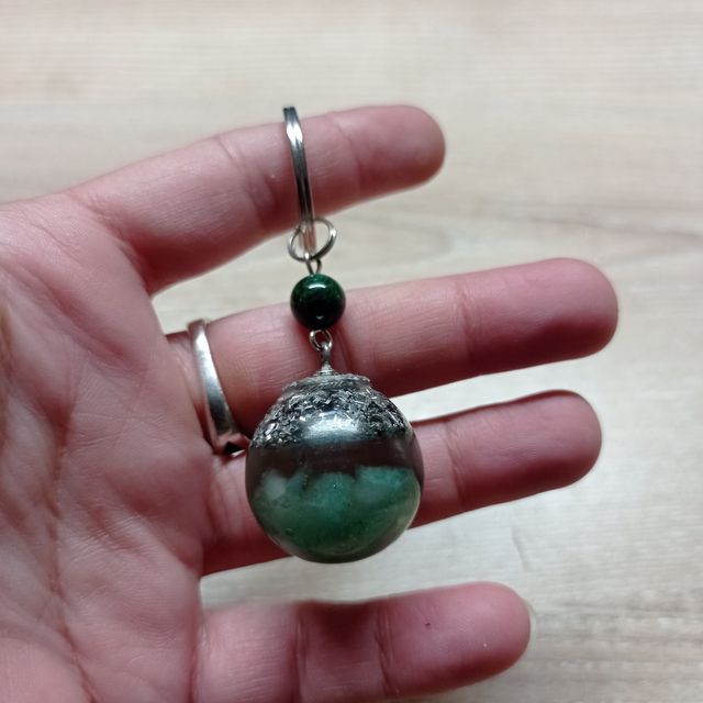 Llavero orgonita con cuarzo verde