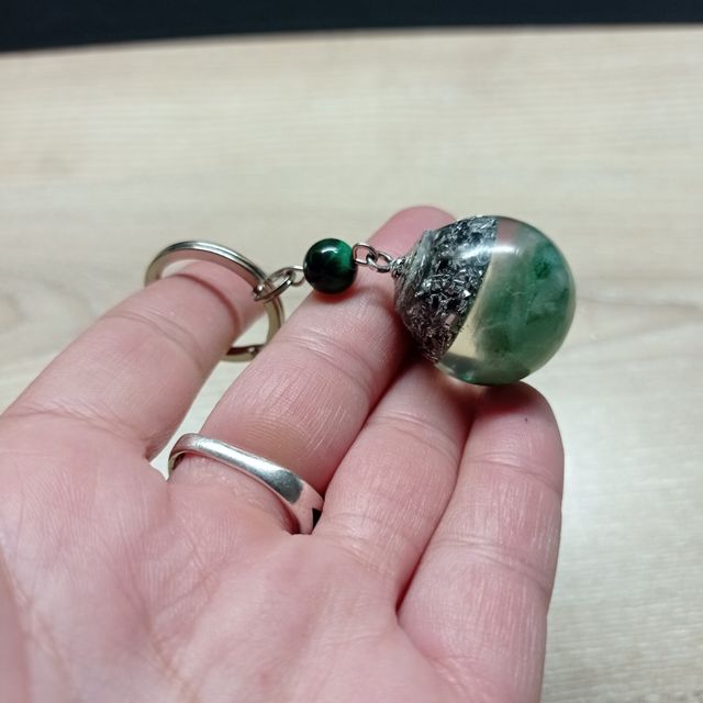 Llavero orgonita con cuarzo verde