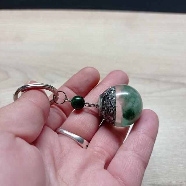 Llavero orgonita con cuarzo verde