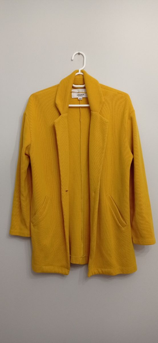 Chaqueta color mostaza