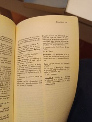 Diccionario de términos de Arte. G. Fata