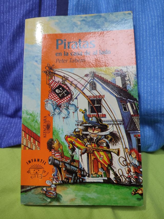 Libro Piratas en la casa de al lado