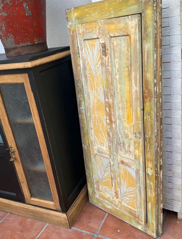 Obturador de espelho para móveis vintage.