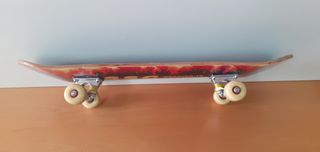 Monopatín y accesorios.