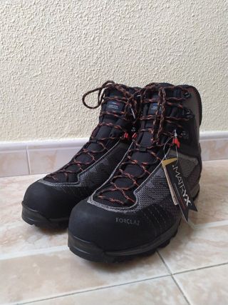 Botas de montaña N°46.
