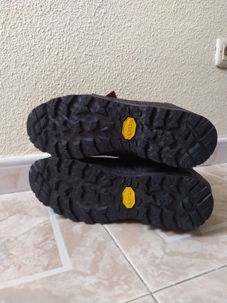 Botas de montaña N°46.