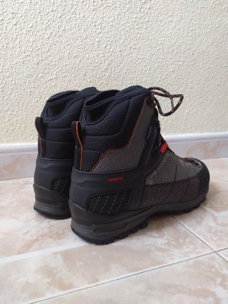Botas de montaña N°46.