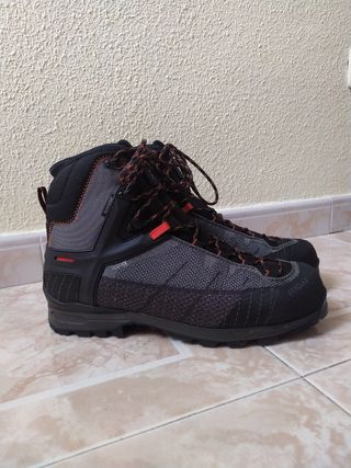 Botas de montaña N°46.