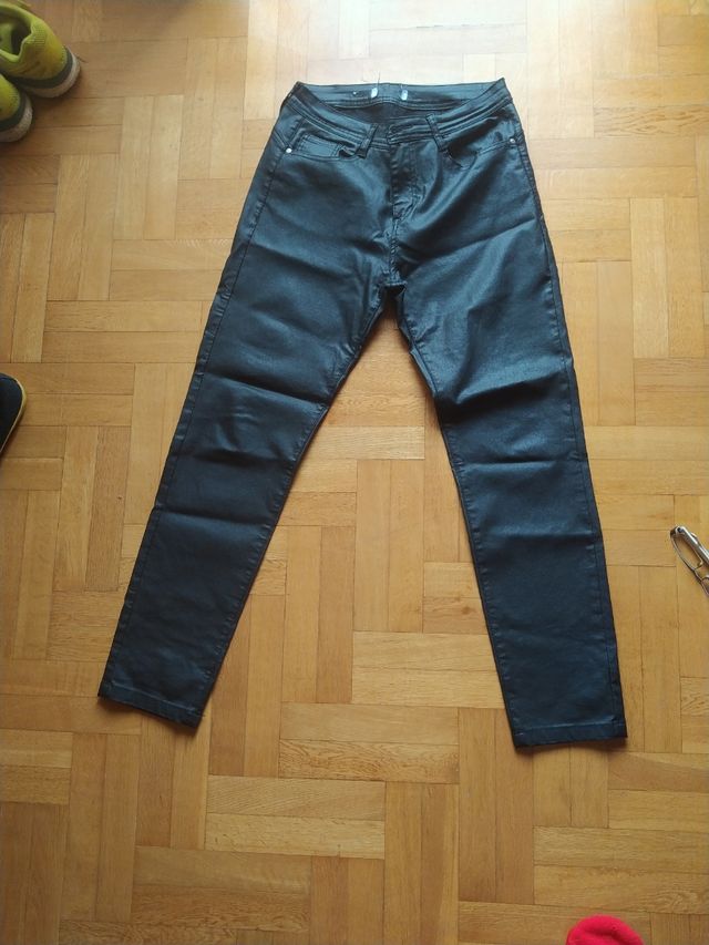 Pantalón de mujer imitación cuero