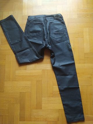 Pantalón de mujer imitación cuero