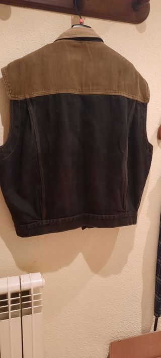 Chaleco vaquero negro y pana