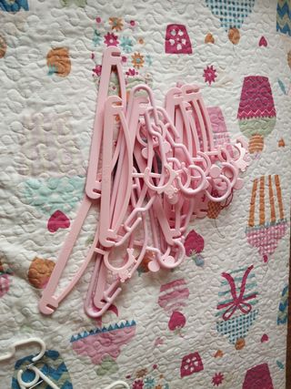 Perchas pequeñas rosas