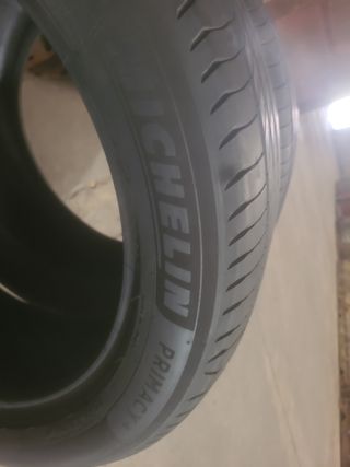 Vendo 2 neumáticos  en perfecto  estado 