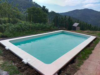 Piscinas a medida con jacuzzi/ hormigón proyectado
