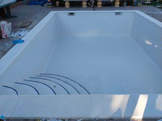 Piscinas a medida con jacuzzi/ hormigón proyectado