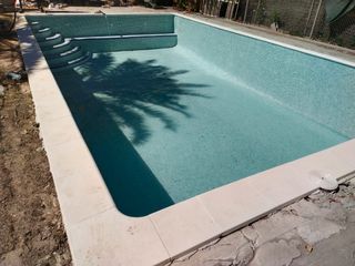 Piscinas a medida con jacuzzi/ hormigón proyectado