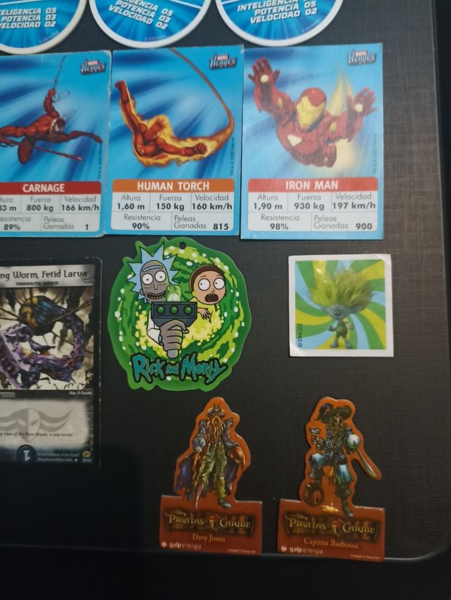 💬  Lote Tazos/cromos varios digimon Marvel futbol