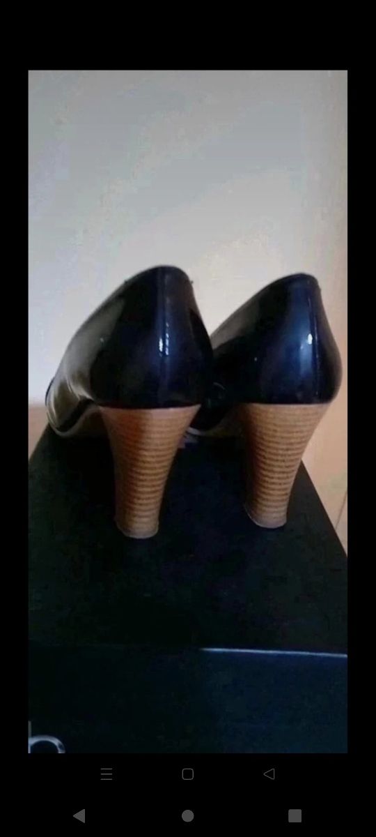 Scarpe in pelle lucida nere n 37 Rocco Barocco