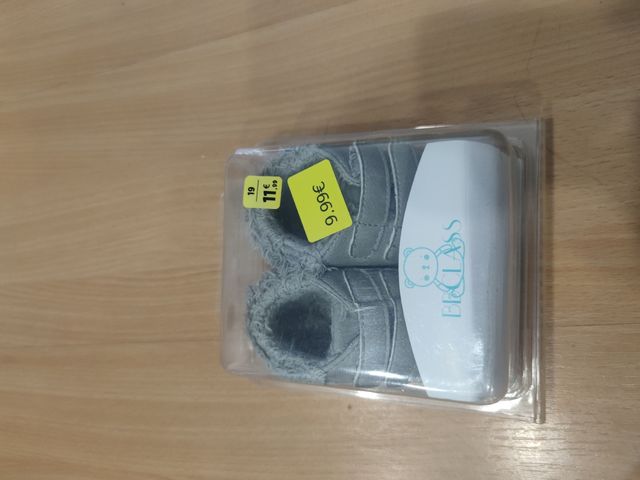 Bota gris  bebé niña.Número 19