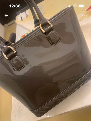 borsa guess in vernice grigia 