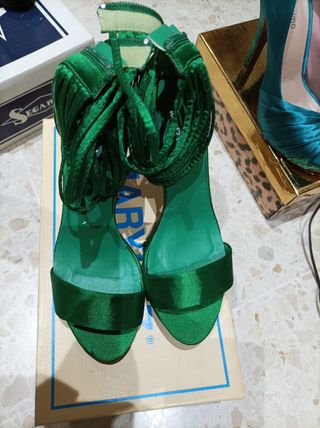 Zapatos de colores para eventos