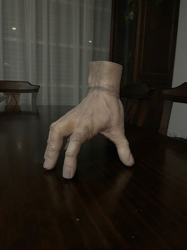 "Mano de la Familia Adams en 3D"