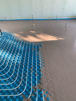 Plaston autonivelante sobre suelo radiante