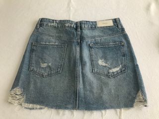Falda vaquera Zara con perlas