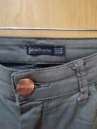 Pantalón Stradivarius 42