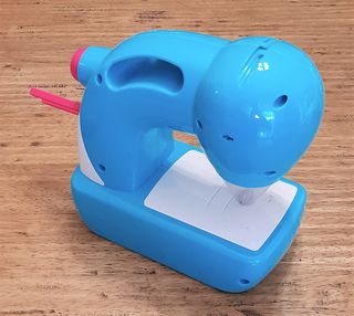 Cool maker, macchina da cucire